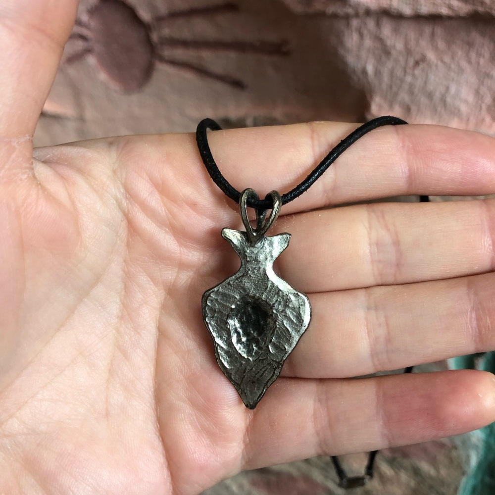 Native American Arrowhead Pendant - image 2